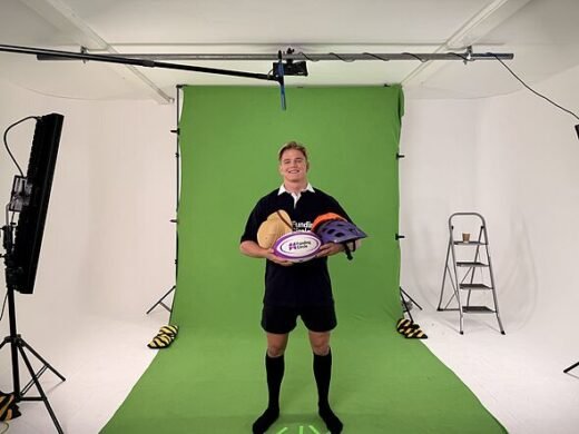 England star’s new pitch: Rugby ace Henry Pollock tries his hand at hairdressing