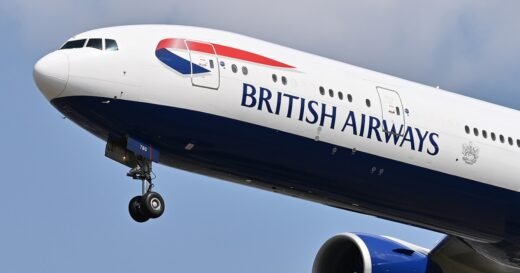 British Airways flight to Chicago drops 27,000 feet, returns to London