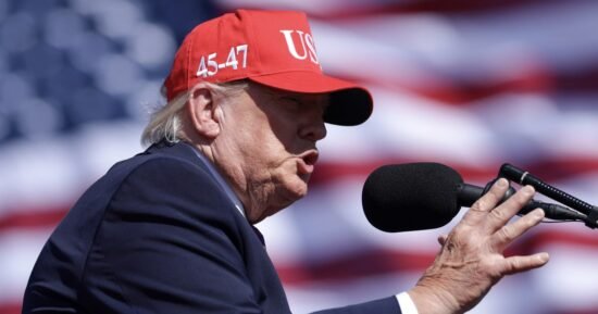 Trump says federal officials who leak to media ‘should be shot’