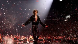 Sombrs Bring Out Lindsey Buckingham for ‘Go Your Own Way’ at LA Show