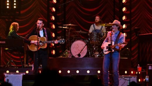 Watch Red Clay Strays, Zach Top Cover John Anderson’s ‘Swingin”
