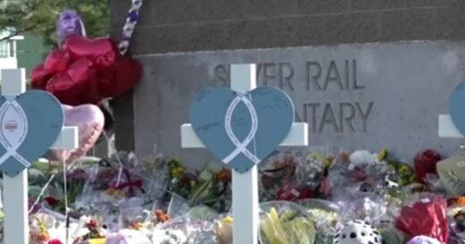 Man who took out Oregon school shooter called his mom after: "I couldn't save them all"