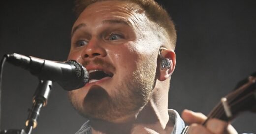 Zach Bryan wears “Free Palestine” shirt at Gillette Stadium concert weeks after Macklemore-Robert Kraft controversy
