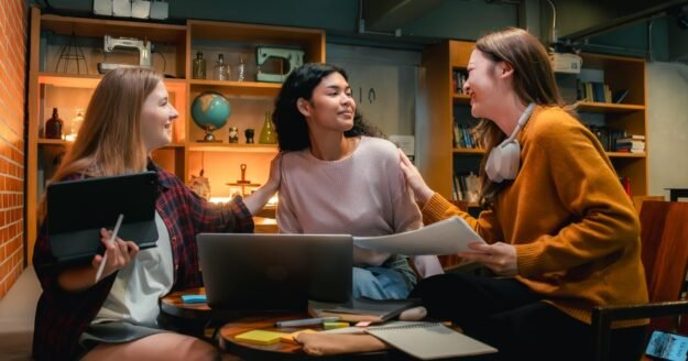 College students competing in “America’s Startup” contest use AI to start businesses from their dorms