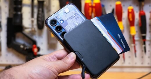 This toolless modular lever-action wallet is the coolest I’ve stuck to my phone