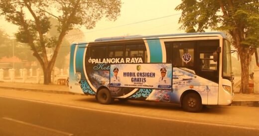 Bus fitted with oxygen tanks provides respite from forest fire haze
