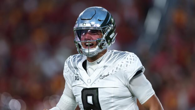 Oregons’ Dylan Raiola To Make First Start For Ducks Against No. 21 UCLA