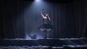 ‘It’s a Magic Trick’: Ballerinas Weigh In on Gravity-Defying Rosalía Performance