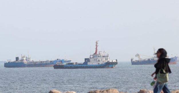 Iran says Strait of Hormuz will reopen if U.S. leaves the region