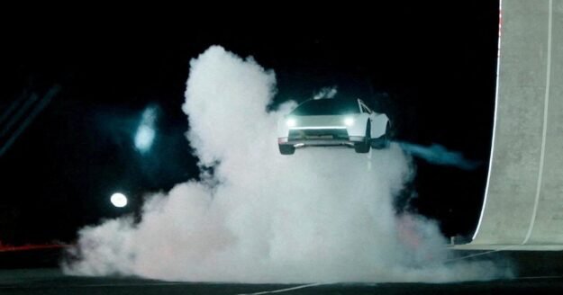 With Tesla Roadster debut, Elon Musk shows “flying cars are real”